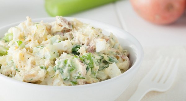 Feinkostsalat mit grünen Jalapeño-Chili 