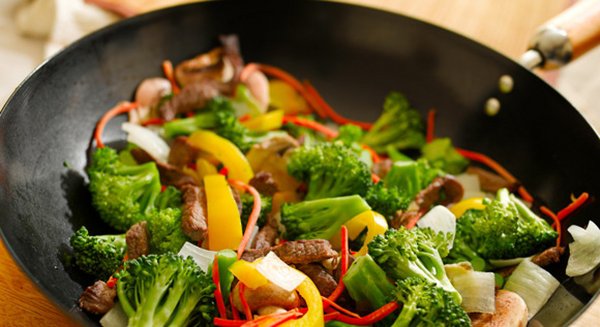 Asiatische Gemüsepfanne mit Rindfleisch